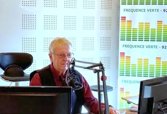 aj1 radio.JPG (81 KB)